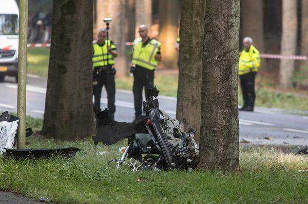 Nova tragedija u automobilu Tesla - probleme imali i vatrogasci (foto)