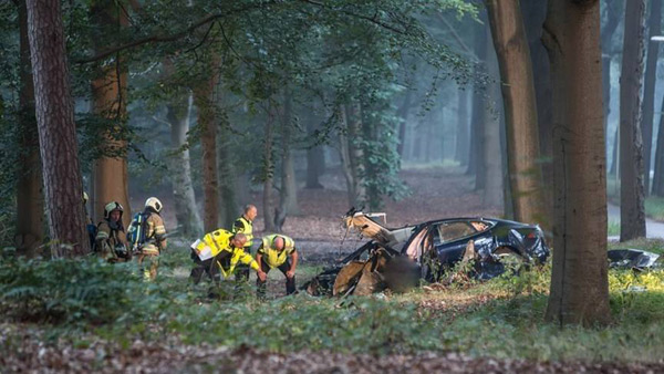 Nova tragedija u automobilu Tesla - probleme imali i vatrogasci (foto)