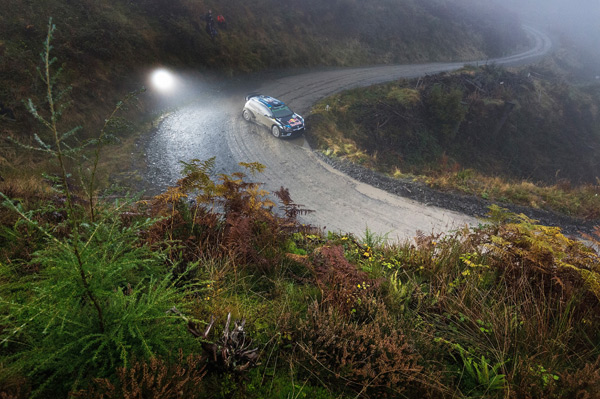 Wales Rally GB 2016 - Ogier u vođstvu, Tanak mu za petama u finišu