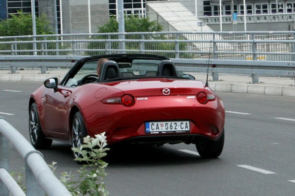 Testirali smo: Mazda MX-5 2.0 Skyactiv-G160 