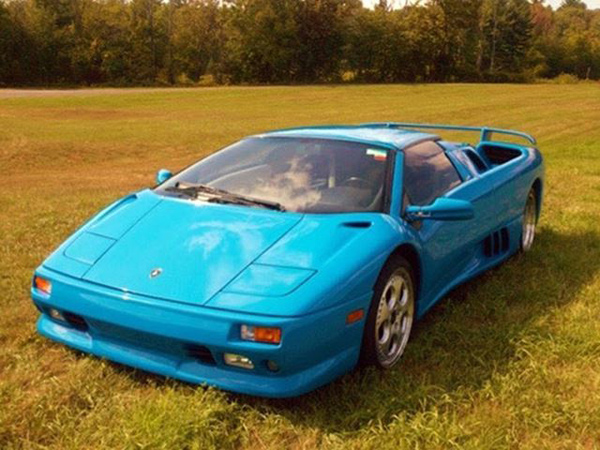 Donald Trump - verovatno se pitate koje automobile je vozio (FOTO)
