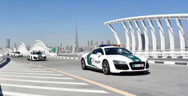 Policija u Dubaiju ima novo oružje - Audi Q7 i R8 (foto)
