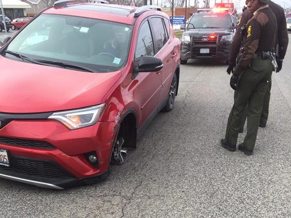 Nećete verovati šta je uradila ova dama za volanom Toyote RAV4 (VIDEO)