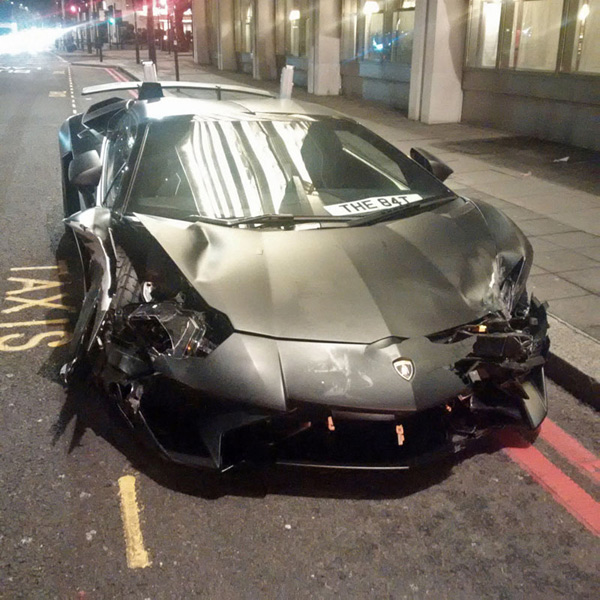 Stundent slupao Lamborghini u centru Londona! (FOTO)