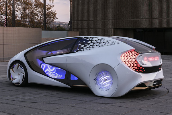 Toyota Concept-i je studija pametnog automobila, koji uči od vozača