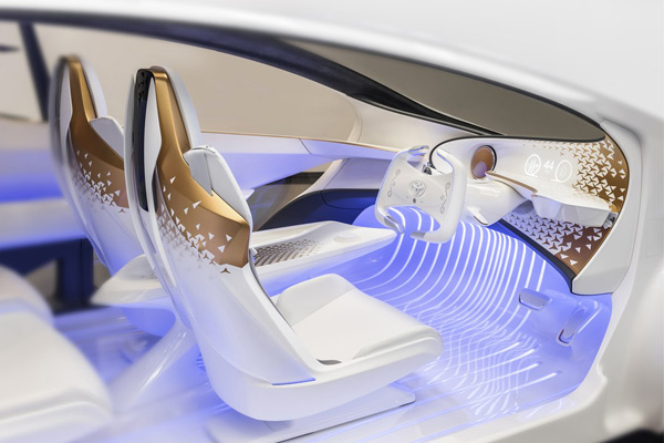 Toyota Concept-i je studija pametnog automobila, koji uči od vozača