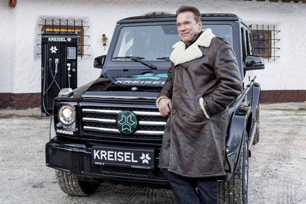 Pogledajte šta vozi Arnold Schwarzenegger kada dođe u Austriju (FOTO)