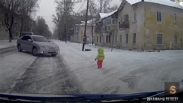 Ruski vozači na delu - januar 2017 (VIDEO)