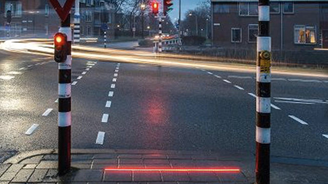 Novi semafor pomaže pešacima sa pametnim telefonima da bezbedno pređu ulicu