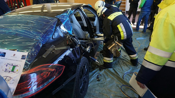 Pogledajte šta je ostalo od Porsche Panamere posle intervencije nemačkih vatrogasaca (FOTO)