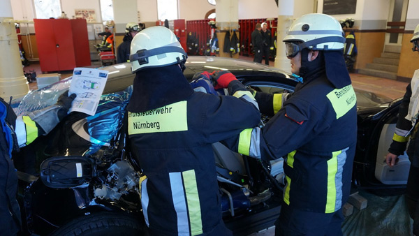 Pogledajte šta je ostalo od Porsche Panamere posle intervencije nemačkih vatrogasaca (FOTO)