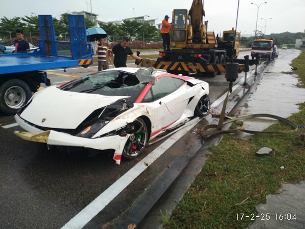 Za 18. rođendan dobio je od roditelja Lamborghini - pogledajte gde je završio (FOTO)