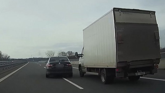 Vozač Škode Superb je hteo da kazni vozača kamiona, ali... (VIDEO)