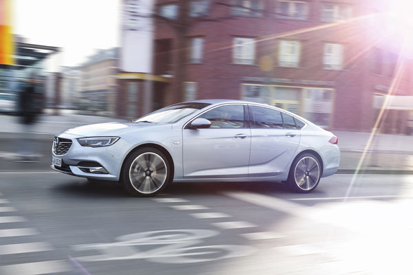Nova Opel Insignia Grand Sport i Sports Tourer - dinamična, prostrana, inovativna