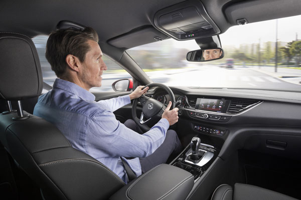 Nova Opel Insignia Grand Sport i Sports Tourer - dinamična, prostrana, inovativna