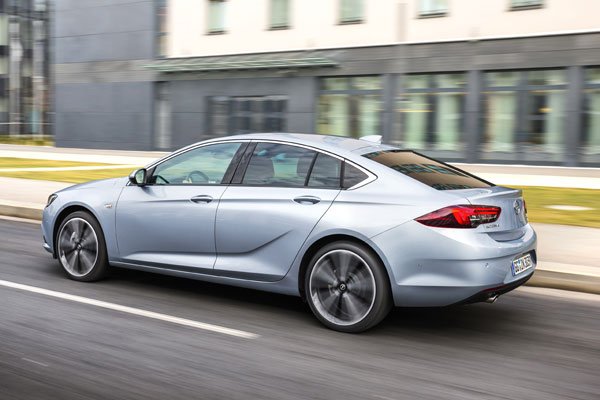 Nova Opel Insignia Grand Sport i Sports Tourer - dinamična, prostrana, inovativna