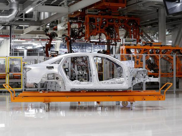 Novi Audi A8 (2018) - otkrivanje počinje, pokazan skelet (FOTO)