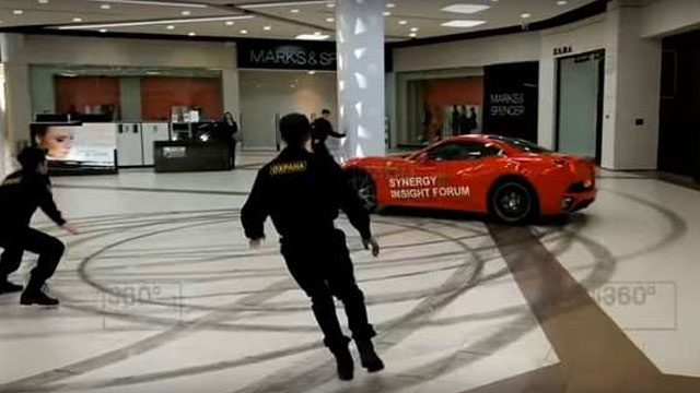 Video: upao je Ferrarijem u tržni centar i driftovao - iznenadićete se kada vidite ko je to