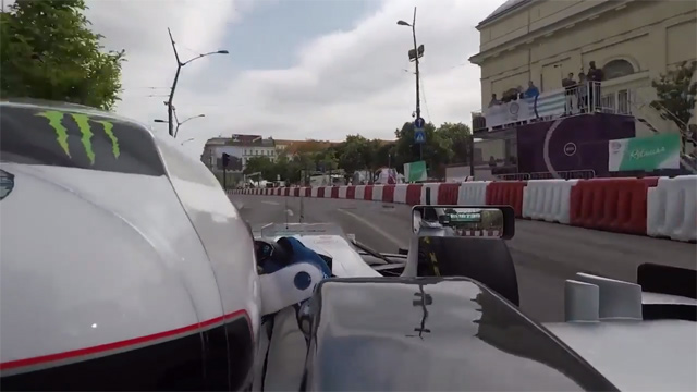 F1 - 250 km/h kroz centar grada - Bottas provozao F1 bolid ulicama Budimpešte (VIDEO)