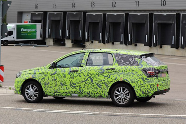 Lada Vesta Combi - špijunske fotografije