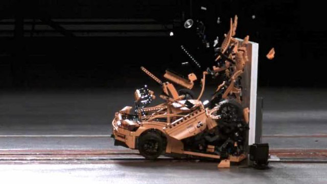 Pogledajte kako je Porsche od Lego kockica prošao na crash testu (VIDEO)