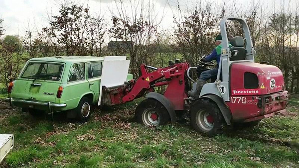 Šokiraćete se, kada vidite kakvu Ladu su pronašli u šiblju u Nemačkoj (FOTO)