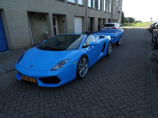 Na odmor sa sportskim automobilom? Jedino ako imate prikolicu (FOTO)
