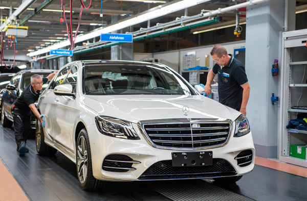 Mercedes-Benz S-Klasa sama napustila proizvodnu liniju