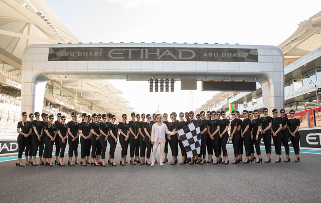 Etihad Airways predstavio nove uniforme za F1 devojke