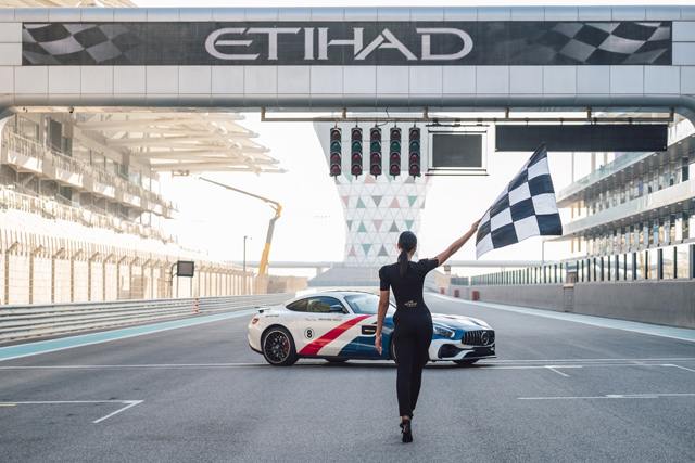 Etihad Airways predstavio nove uniforme za F1 devojke