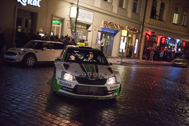 Najbrži taxi u Pragu - reli šampion Jan Kopecky u Škodi Fabiji R5 (FOTO+VIDEO)
