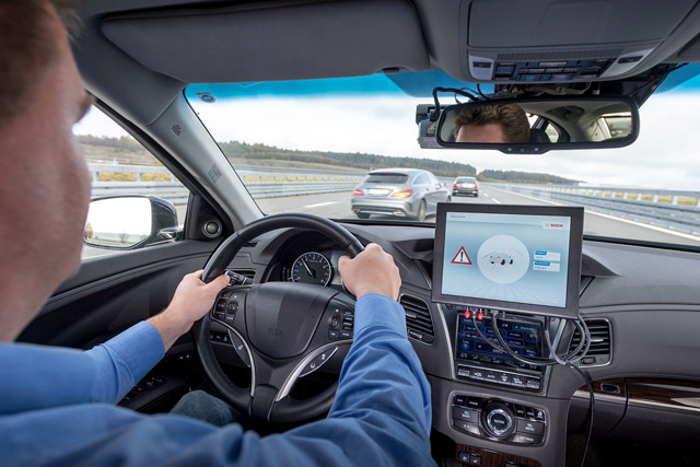Bosch, Vodafone i Huawei omogućavaju pametnim automobilima da međusobno komuniciraju