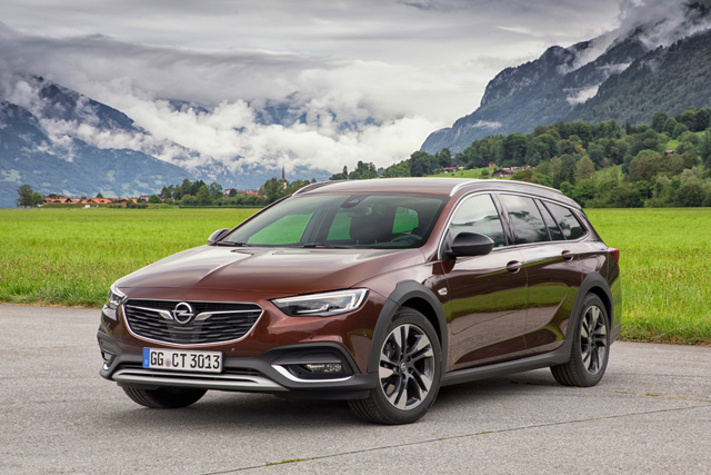 Već primljeno 100.000 porudžbina za novu perjanicu, Opel Insigniju