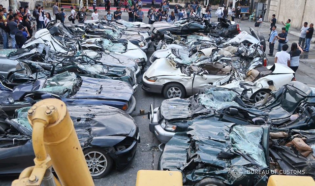 Uništeno je 30 luksuznih automobila - iznenadićete se kada vidite zašto (VIDEO)