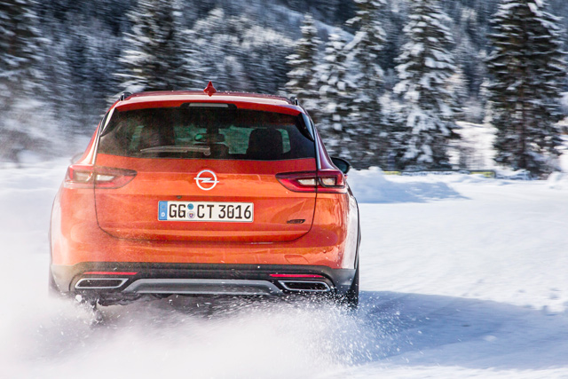 Gospodar vrhunske trakcije: Opel Insignia Country Tourer sa visokotehnološkim pogonom na sve točkove