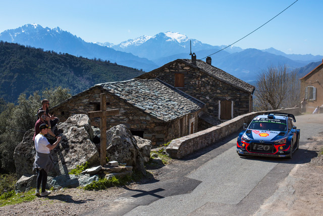 Tour de Corse 2018 - Ogier u vođstvu, Loeb pored staze (VIDEO)