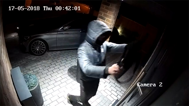 Pogledajte kako su lopovi ukrali moderan automobil za 23 sekunde! (VIDEO)