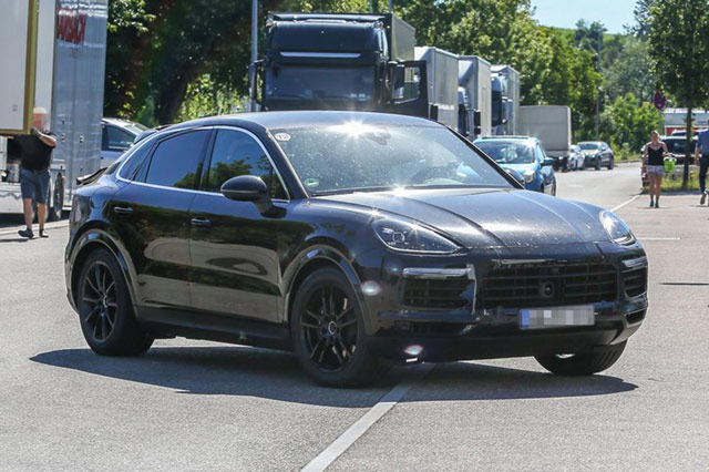 Porsche Cayenne Coupe snimljen skoro bez maske (FOTO)