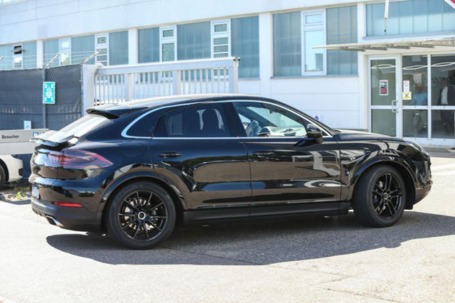 Porsche Cayenne Coupe snimljen skoro bez maske (FOTO)