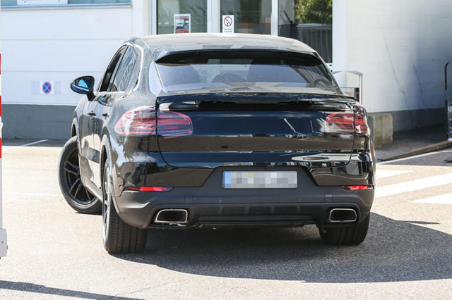 Porsche Cayenne Coupe snimljen skoro bez maske (FOTO)