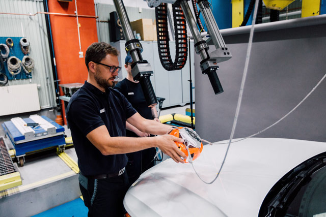 Volvo Cars i POC razvijaju prve testove sudara između automobila i biciklističkih kaciga na svetu 