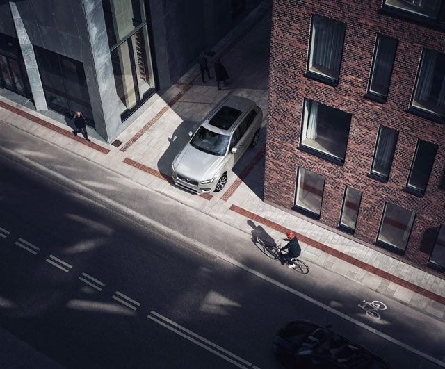 Volvo Cars i POC razvijaju prve testove sudara između automobila i biciklističkih kaciga na svetu 