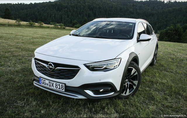 Test: Opel Insignia Country Tourer 2.0 CDTI 8A 4x4 - Porodično blago