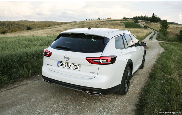 Test: Opel Insignia Country Tourer 2.0 CDTI 8A 4x4 - Porodično blago