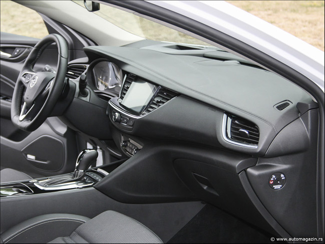 Test: Opel Insignia Country Tourer 2.0 CDTI 8A 4x4 - Porodično blago