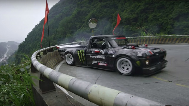 Ken Block driftovao na kineskom putu pod oblake (VIDEO)