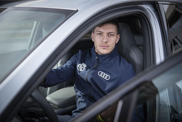 Fudbaleri Real Madrida preuzeli nove automobile - za koji auto se odlučio Luka Jović?