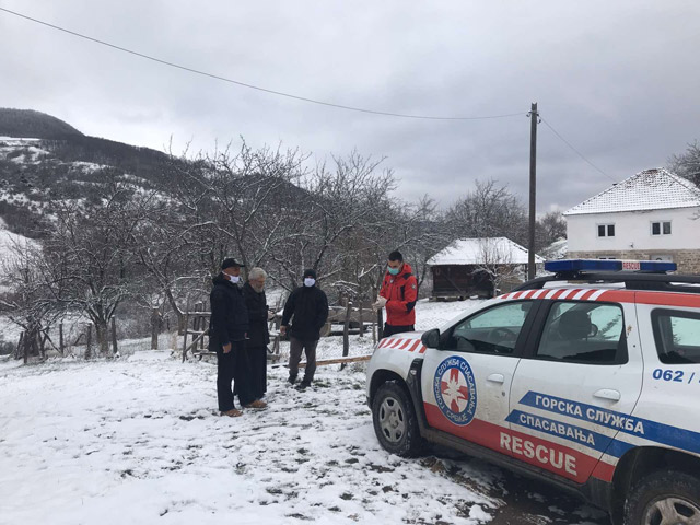 Gorska služba spasavanja i Dacia Duster pomažu meštanima novopazarskih sela