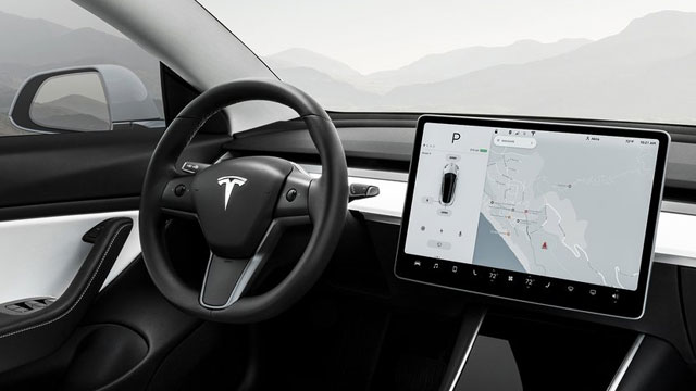 Sud u Nemačkoj kaznio vozača automobila Tesla jer je nelegalno kontrolisao brisače tokom vožnje