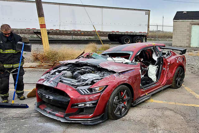 Vatrogasci su dobili od Forda novi Shelby GT500 - pogledajte kako je završio (FOTO)